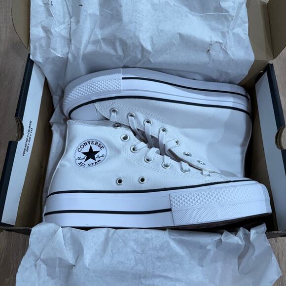 NIB • Chuck Taylor All Star Lift Platform Canvas Size: 7.5 - Picture 4 of 5